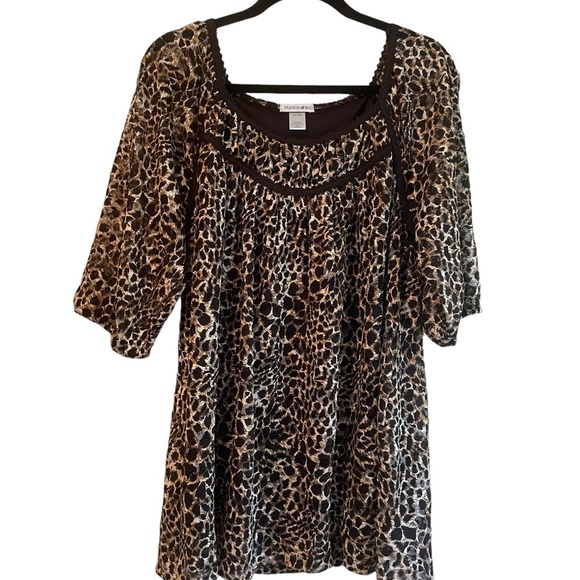 Fashion Bug Tops - Fashion Bug woman’s leopard print 3/4 sleeve top, size 14/16